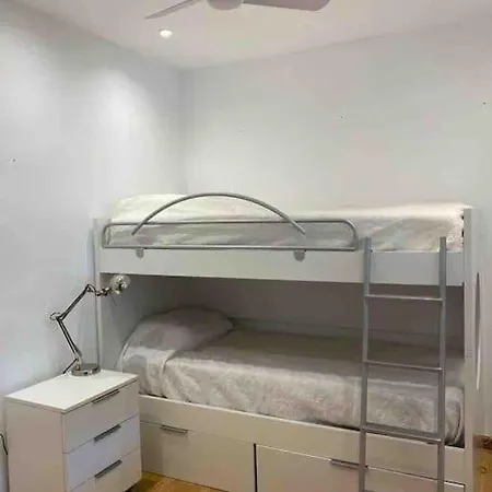 Benjamina Avec Piscine Climatisee فيلة *