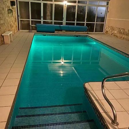 Benjamina Avec Piscine Climatisee فيلة *