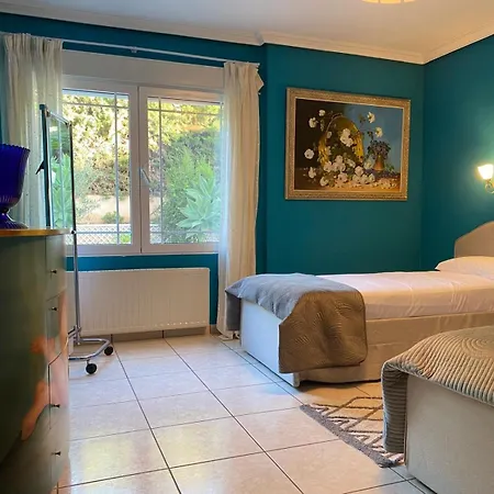Benjamina Avec Piscine Climatisee فيلة